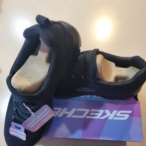 New Skechers Memory Foam Fast Attraction All Black Bungee Women's 8.5